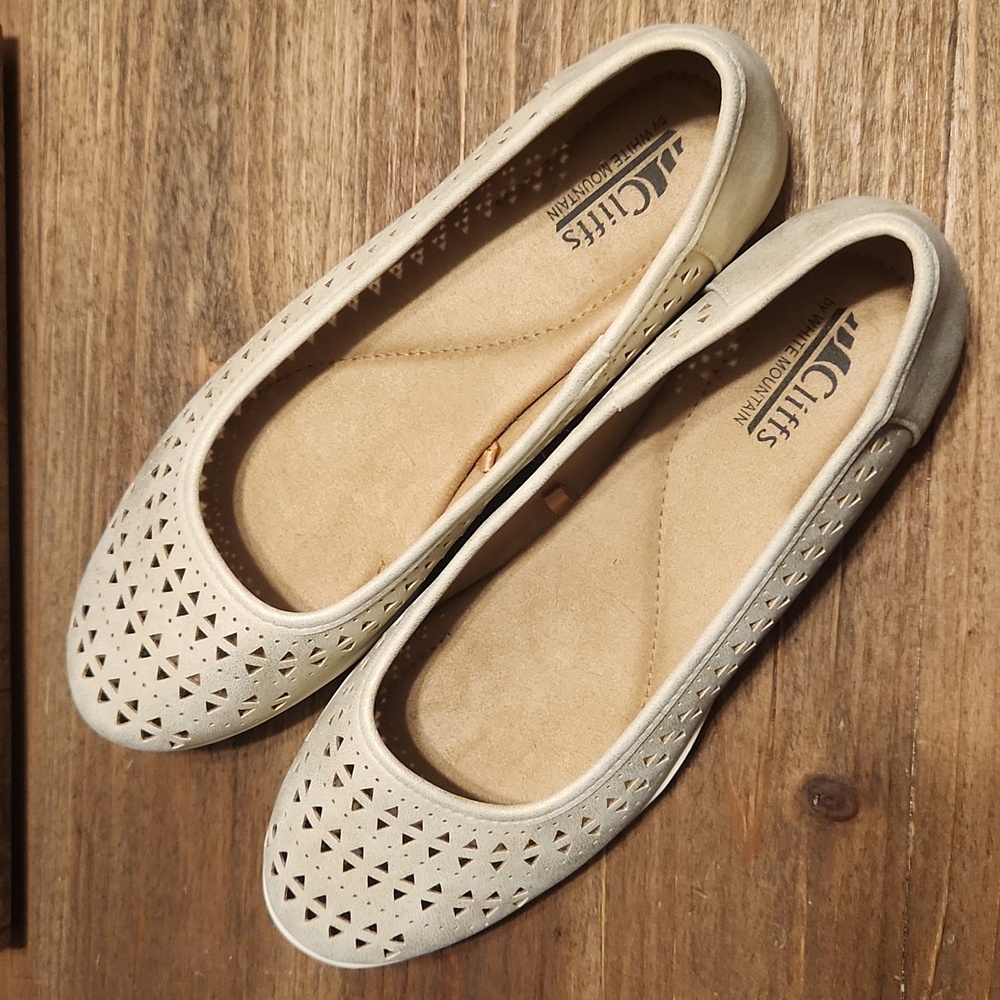 Cliffs By White Mountain Cut-Out Flats, Size 10M - Picture 6 of 9